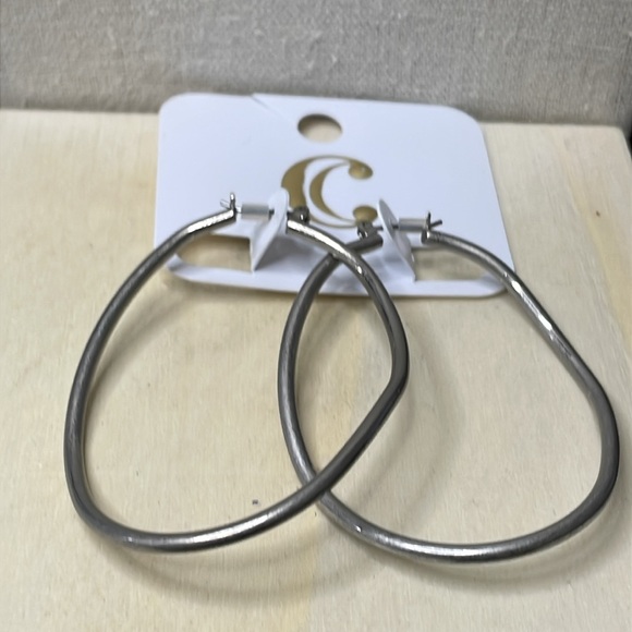 NWT silvertone large wave hoops - Picture 2 of 4